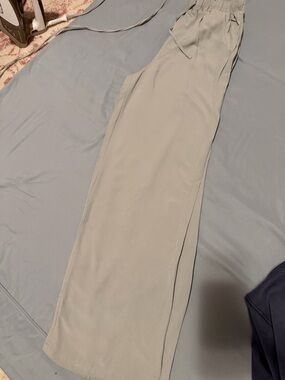 Womens size 4/36 light green linen blend pants perfect for summer